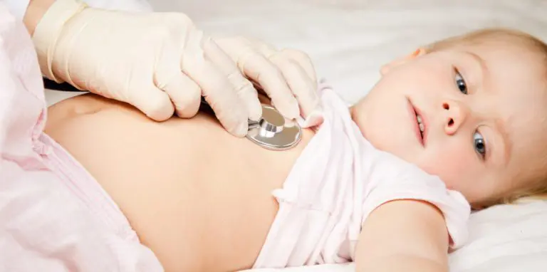Pediatrician,Examining,Little,Girl,With,Stethoscope